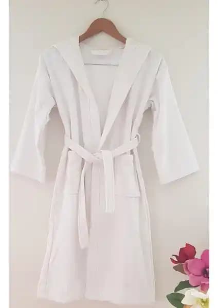 Kadife Dokusu ve Doğal Malzeme ile Çocuklar İçin Lüks ve Konfor Bornozları