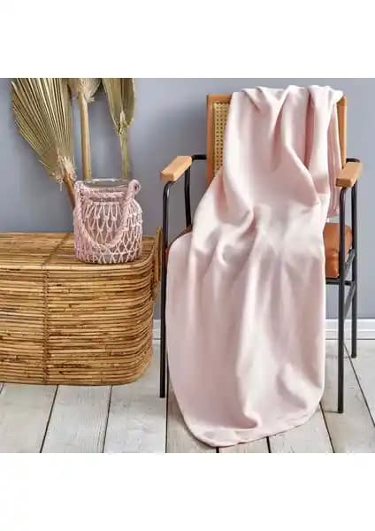 Karaca Home Blush Polar TV Battaniyesi: Şık Tasarım ve Yüksek Konfor Sunan Çift Kişilik Battaniye