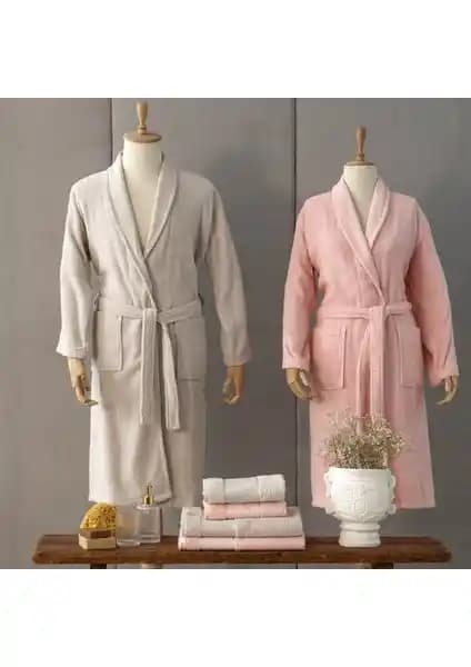 Karaca Home Casita Flos 6 Parça Taş Pudra Aile Bornoz Seti ile Konfor ve Şıklık Sunar