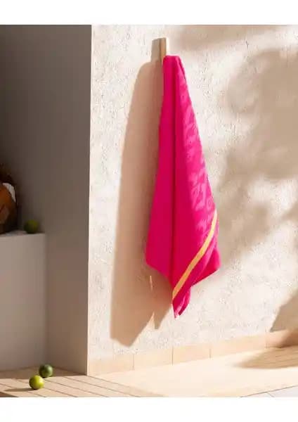 Madame Coco Niels Plaj Havlusu: Şık ve Çok Yönlü Pamuklu Plaj Aksesuarı