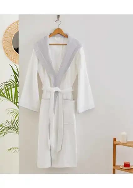 Maisonette Hera Bornoz: Yüksek Emicilik ve Şık Tasarım ile Konfor Sunan Pamuklu Bornoz