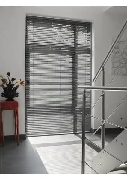 Metal Jaluzi 25 Mm ile İç Mekânlarda Işık Kontrolü ve Estetik Çözüm