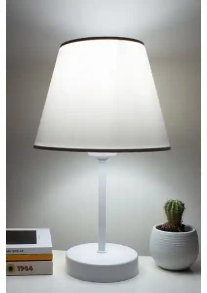 Modern Yatak Odası Dekorasyonuna Uygun Vivido Beyaz Abajur ve Özellikleri