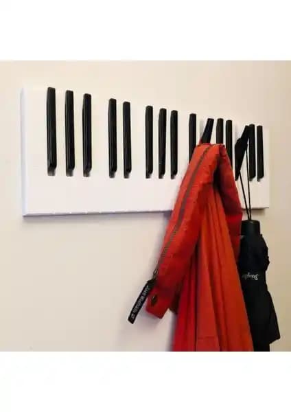 Mumaks Piyano Elbise Askılığı: Şık ve Kullanışlı Dekoratif Çözüm