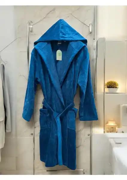 MySoft Home Kadife Kapüşonlu Bornoz: Yumuşaklık ve Şıklığın Bir Arada Sunulduğu Üst Düzey Konfor