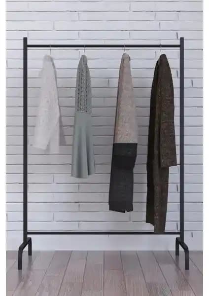 Remaks Plastik Ayaklı Metal Konfeksiyon Askısı: Dayanıklılık ve Kullanışlılık Analizi