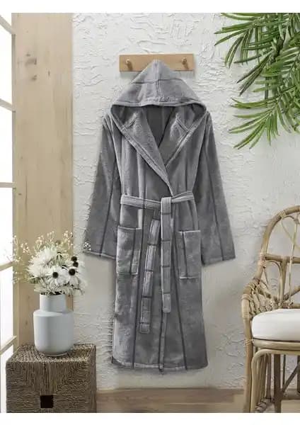Semecca Lara Antrasit Kapüşonlu Kadife Bornoz: Şıklık ve Konforun Birleşimi