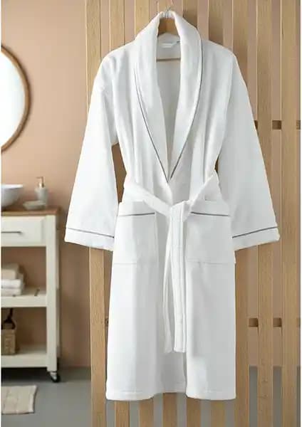 Türkçe Ev Konforu Premium Kadife Bornoz L ve XL Beden Seçenekleriyle Rahatlık Sunar