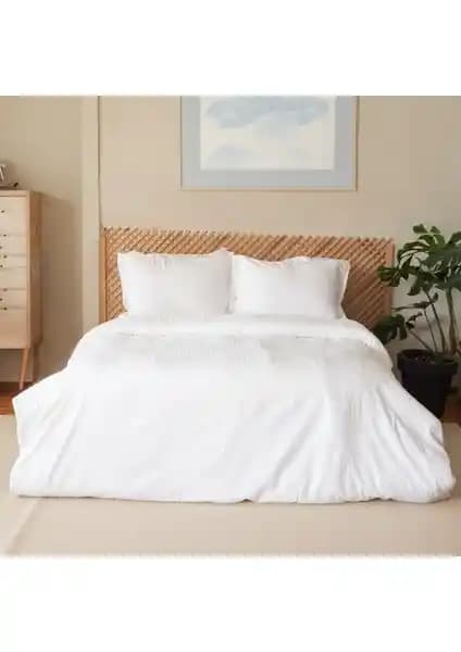 Valoroso Tekstil Çift Kişilik Çizgili Saten Nevresim Takımı – Şık ve Dayanıklı Yatak Dekoru