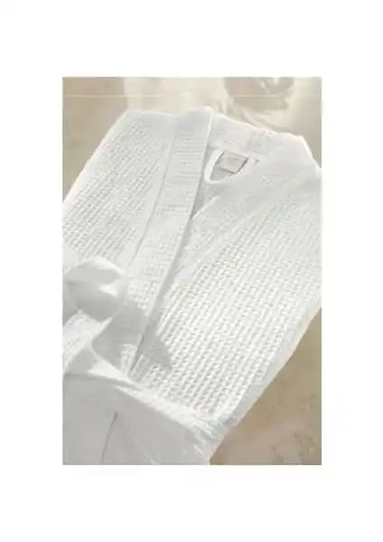 Varol Orfe Serisi Pike Otel Bornozu: Yüksek Kalite ve Konfor Sunan Pamuklu Tekstil Ürünü