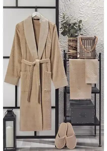 Vevien Home Ansaaj Kadife Jakarlı Bornoz Takımı Bej Renkli Lüks ve Konforun Buluşması