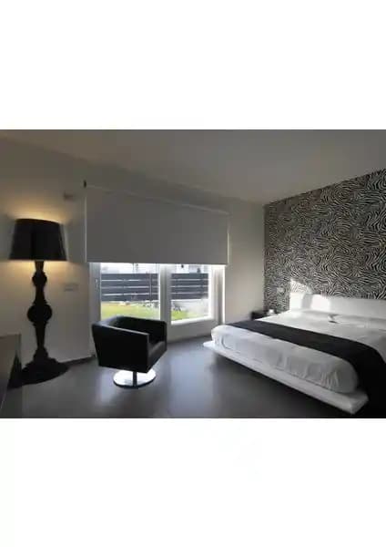 ZebraEvim Beyaz Blackout Karartma Stor Perde: Modern ve Fonksiyonel Çözüm