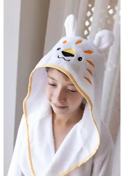 Zengin Home Kapüşonlu Çocuk Bornozu: Sıcacık ve Eğlenceli Tasarım ile Çocuklar İçin Ideal