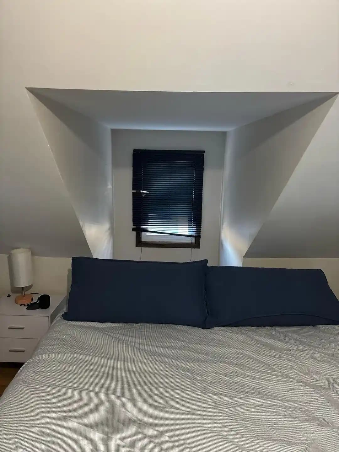 Yatak Arkasındaki Boş Alanı Fonksiyonel ve Estetik Hale Getirme Yöntemleri