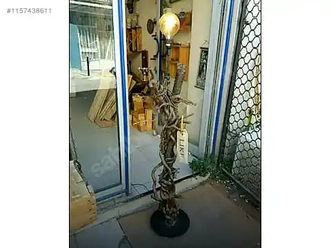 Ahşap Lambaderler: Doğal ve Şık Dekorasyon İçin En İyi Seçenekler ve Trendler