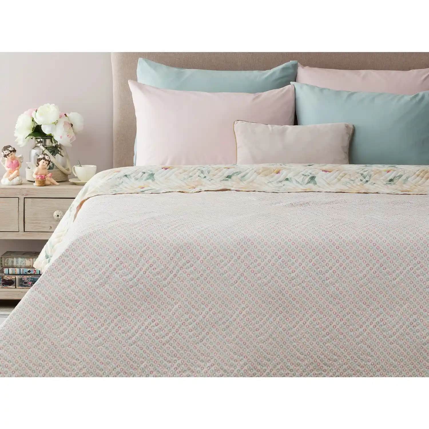 Çok Amaçlı Yataklar: Fonksiyonellik ve Estetiği Birleştiren Modern Çözüm