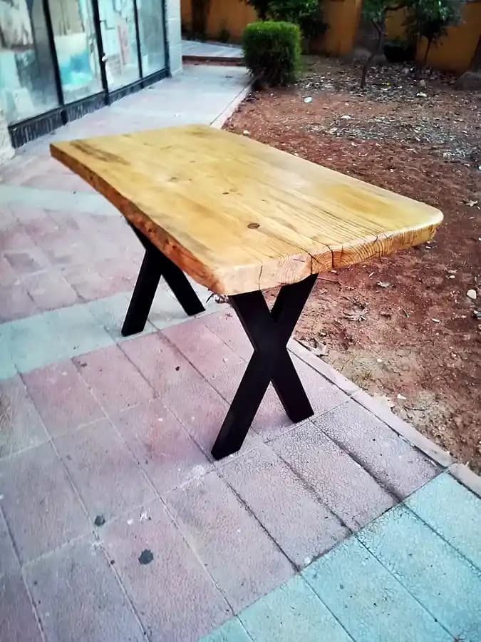 Doğal ve Dayanıklı Tek Parça Kütük Masalar: Rustik ve Modern Dekorasyon İçin Seçenekler