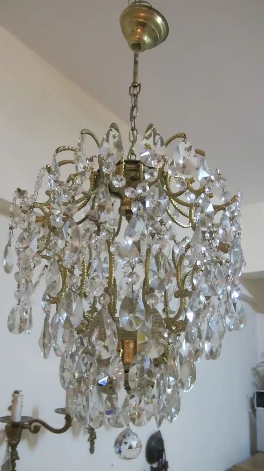 Eski avize modelleriyle ev dekorasyonunda nostaljik ve şık atmosferler yaratın