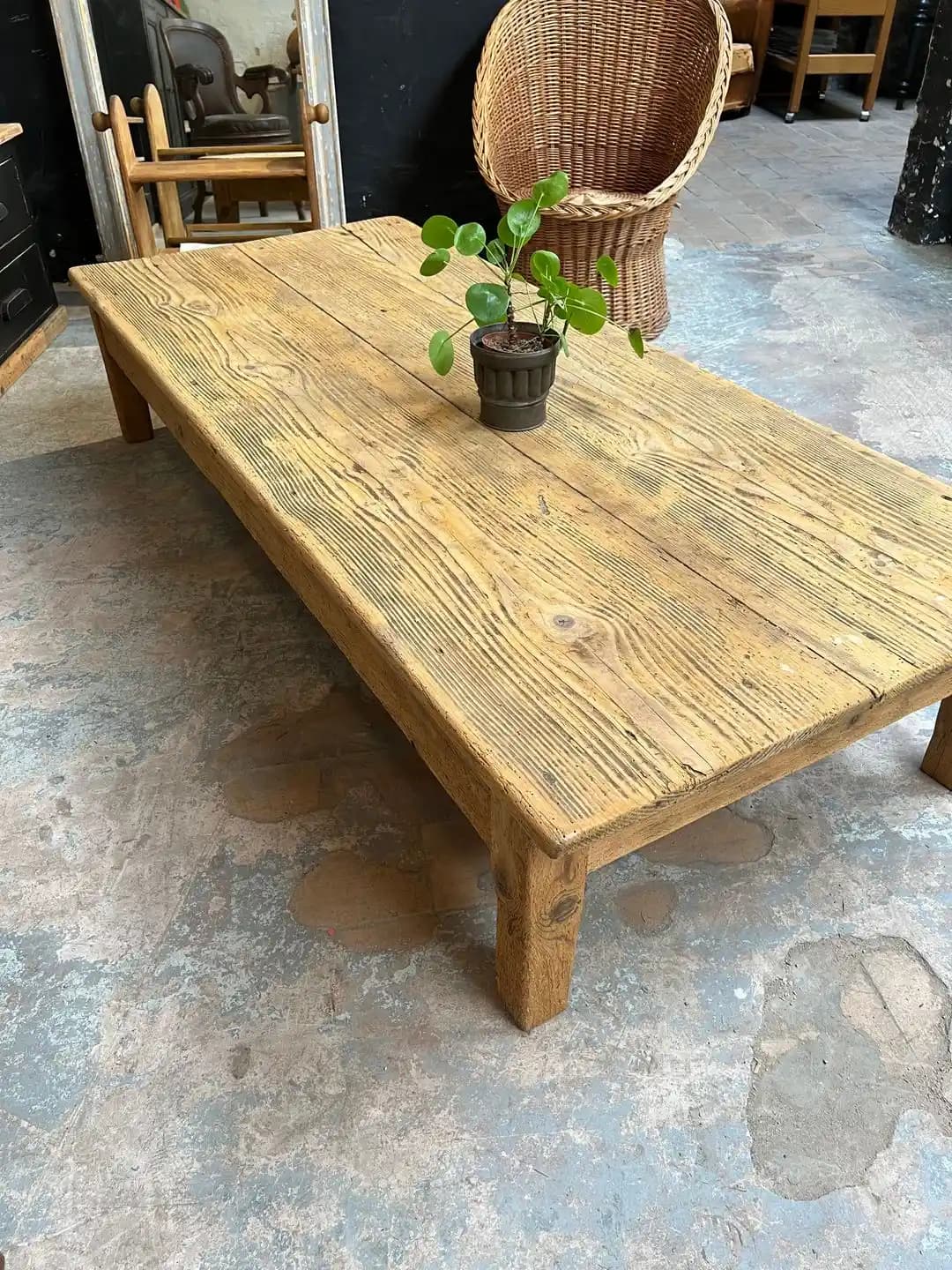 Eskitme Sehpa ile Mekânlarınıza Retro ve Şık Bir Dokunuş Katın