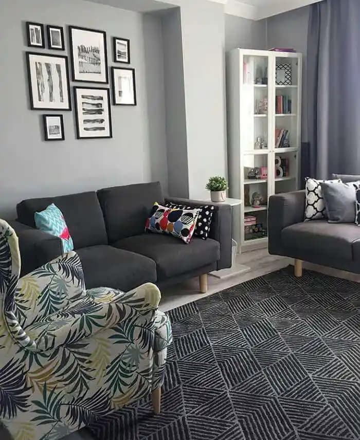 2025'te Gri Koltuklar İçin En Çarpıcı Halı Renkleri ve Dekorasyon Sırları