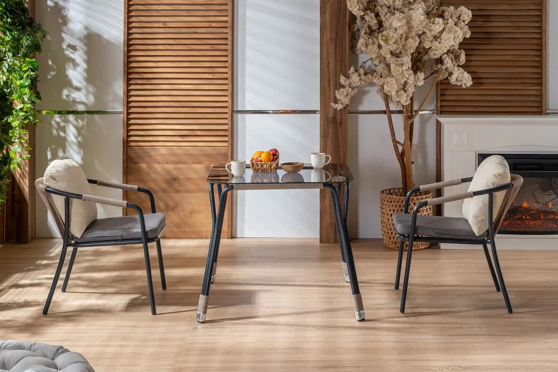 İkili Masa Takımlarıyla Dekorasyonunuza Şıklık ve İşlevsellik Katın