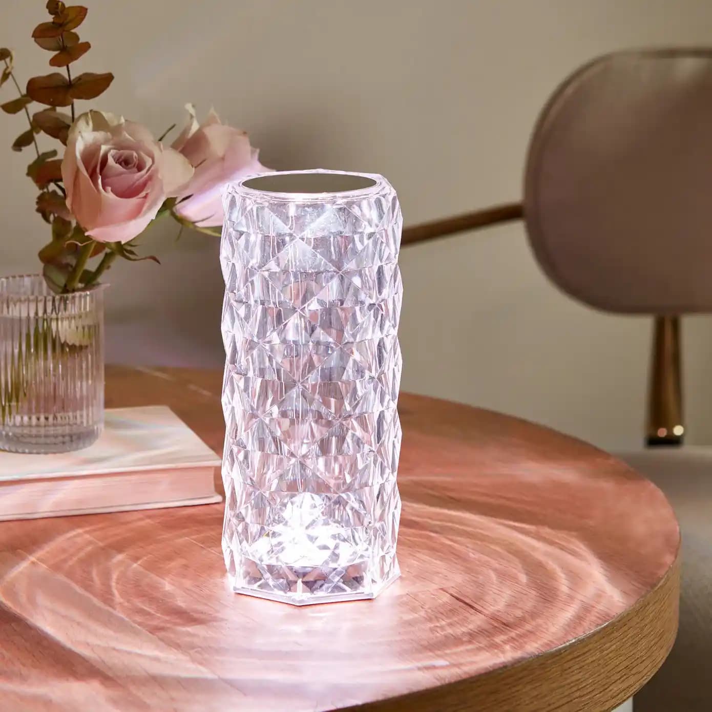 Karaca İnci LED Gece Lambası ile Dekorasyonunuza Zarif ve Fonksiyonel Dokunuşlar