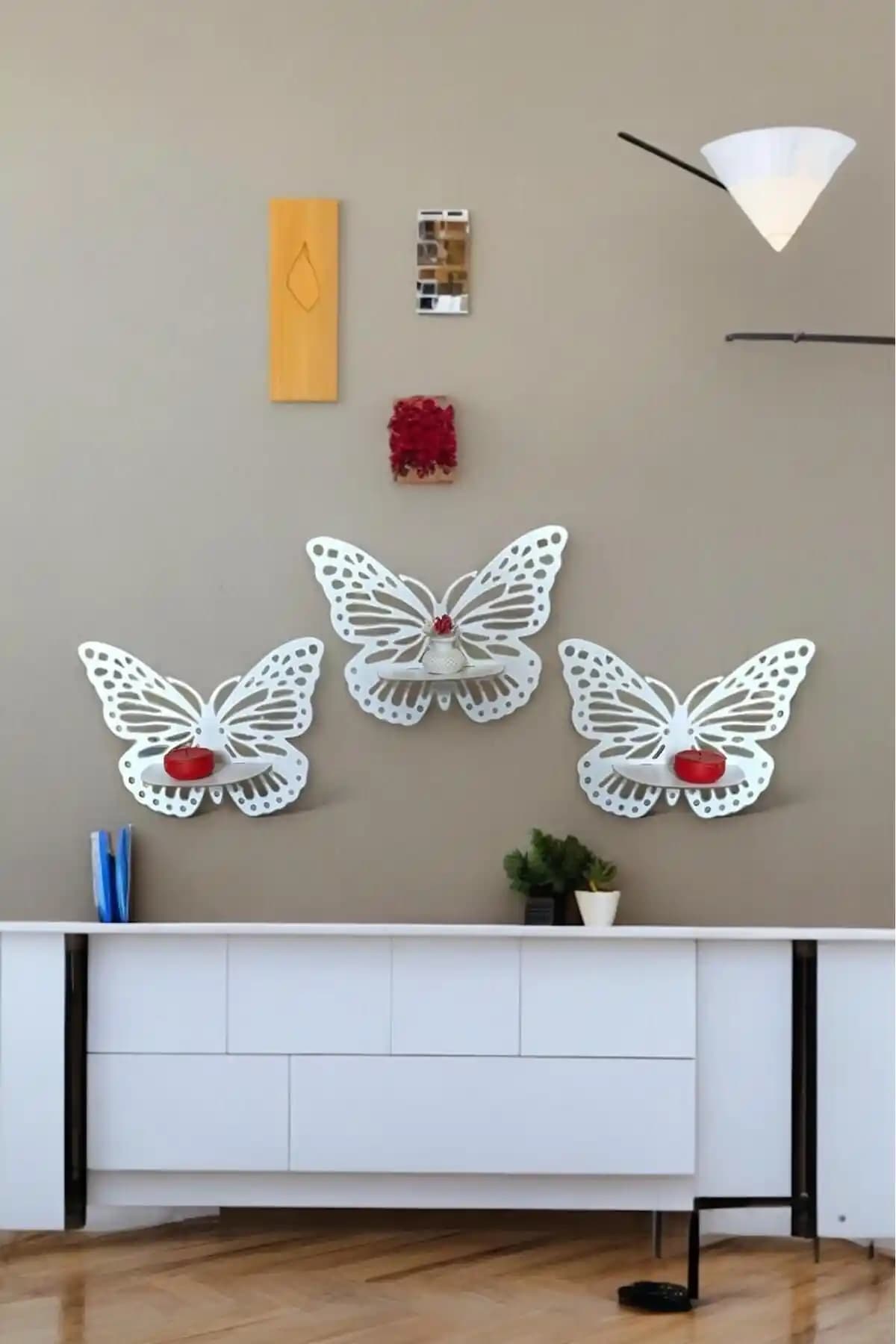 Kelebek Duvar Rafları: Estetik ve Fonksiyonelliği Bir Arada Sunan Dekoratif Çözüm