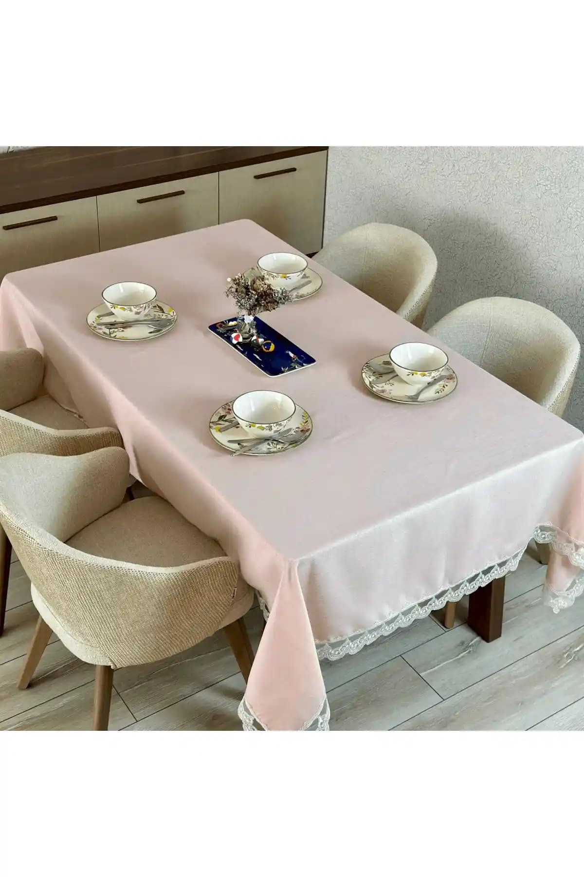 Leke Tutmayan Masa Örtüleri ile Dekorasyonda Pratik ve Estetik Çözümler