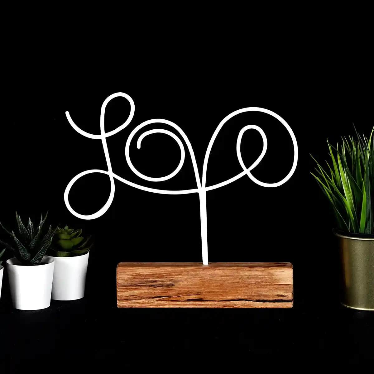 Masa Üstü Dekor Ürünleri ile Mekânlarınızı Şık ve Kişisel Hale Getirin