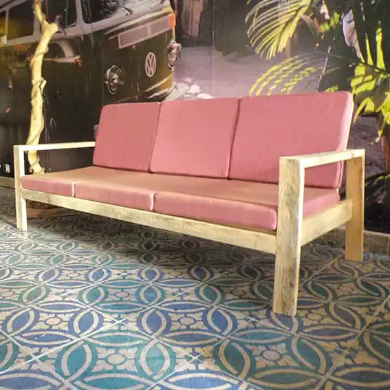 Masif Ahşap Koltuk Takımlarıyla Evinize Doğal ve Şık Bir Dokunuş Yaratın