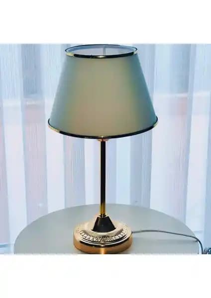 Metal Ayaklı Abajurlar ile Dekorasyonda Şıklık ve Dayanıklılık Sağlayan Modern Çözümler