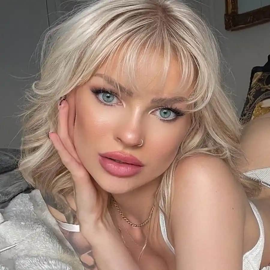 Modern iç dekorasyonda layna kullanımı ve şık detaylarla alanları zenginleştirme