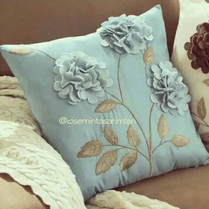 Süs Yastıklarıyla Mekânlarınızı Şıklık ve Konforla Yenileyin