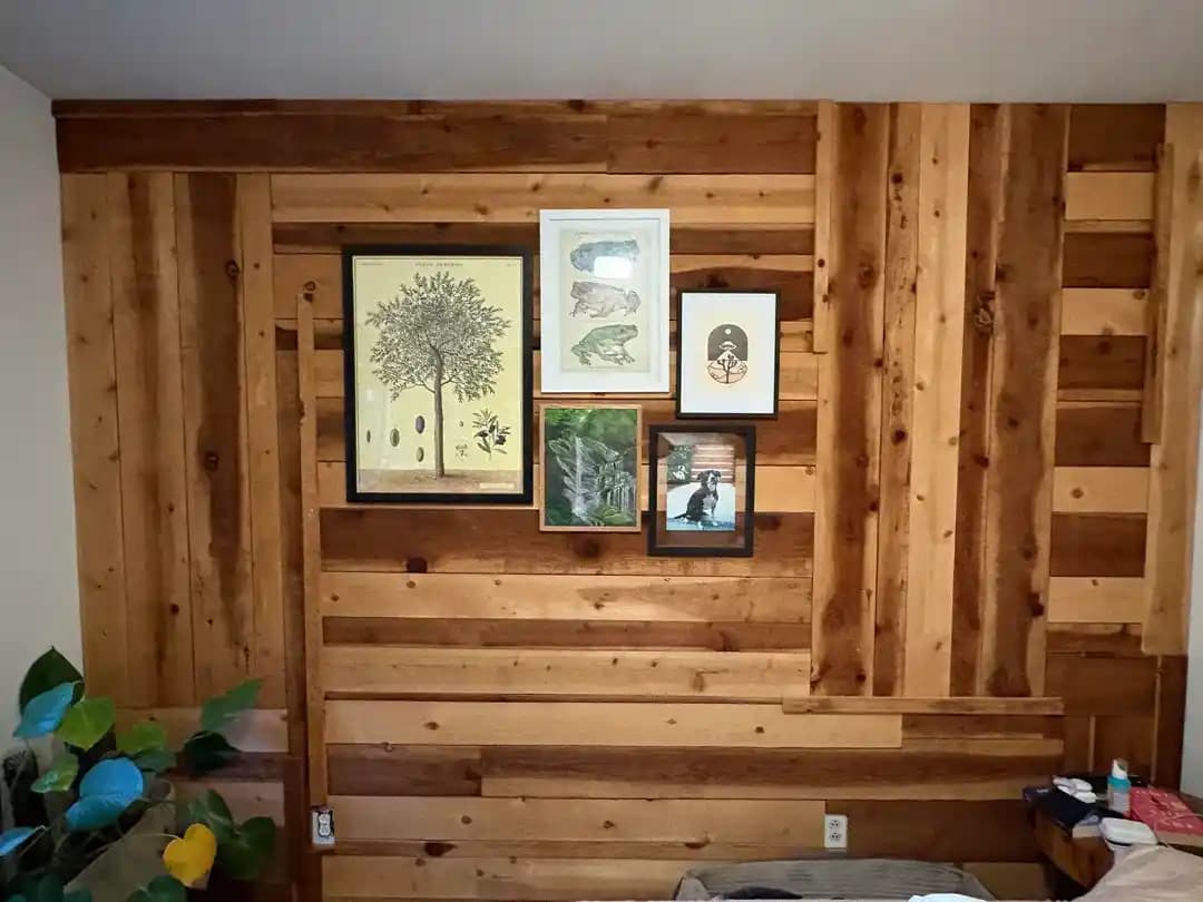 Ahşap Vurgu Duvarlarda Estetik ve Fonksiyonel Dekorasyon Yaklaşımları