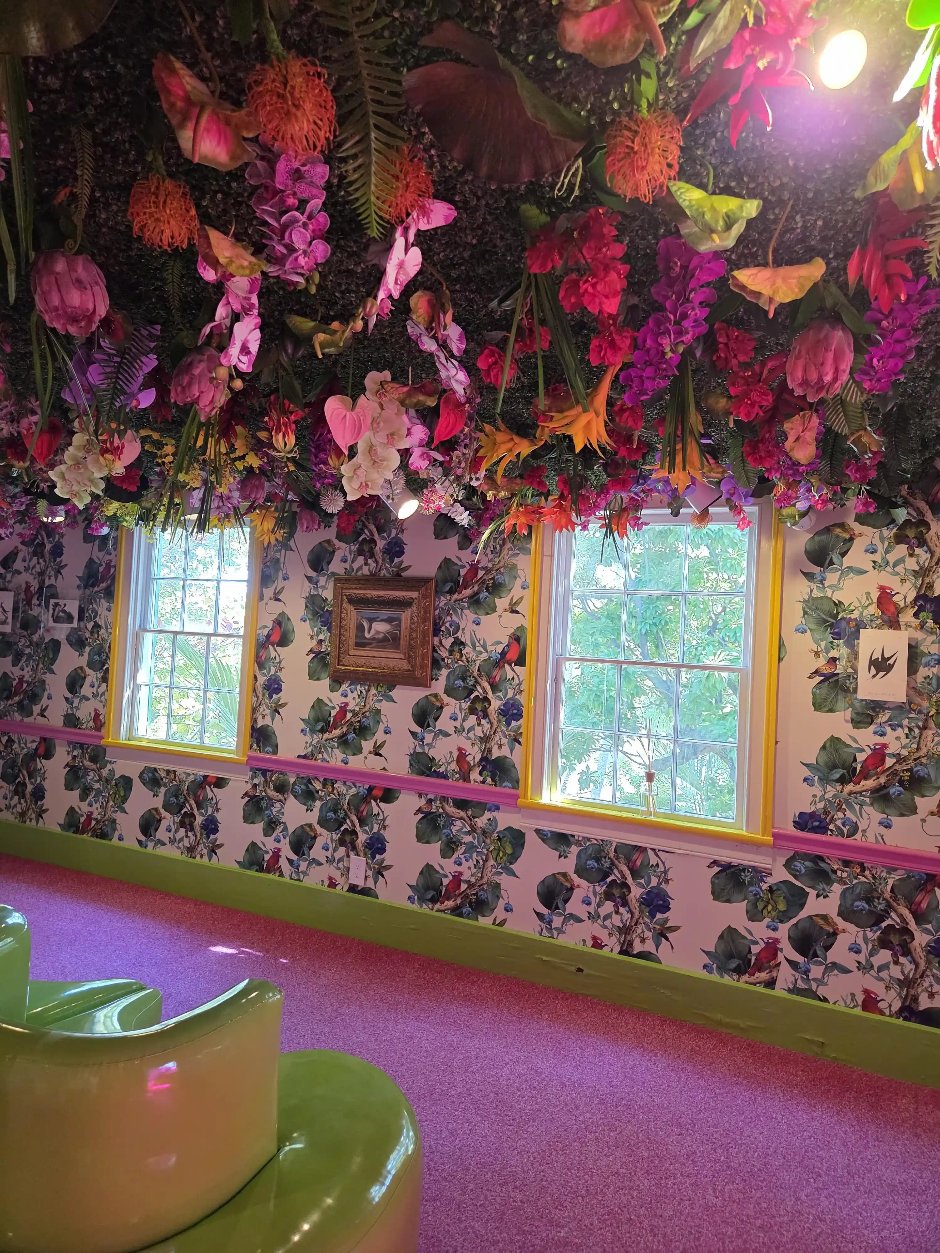 Banyo Dekorasyonunda Doğal ve Egzotik Temalı Suya Dayanıklı Duvar Kağıdı Seçenekleri