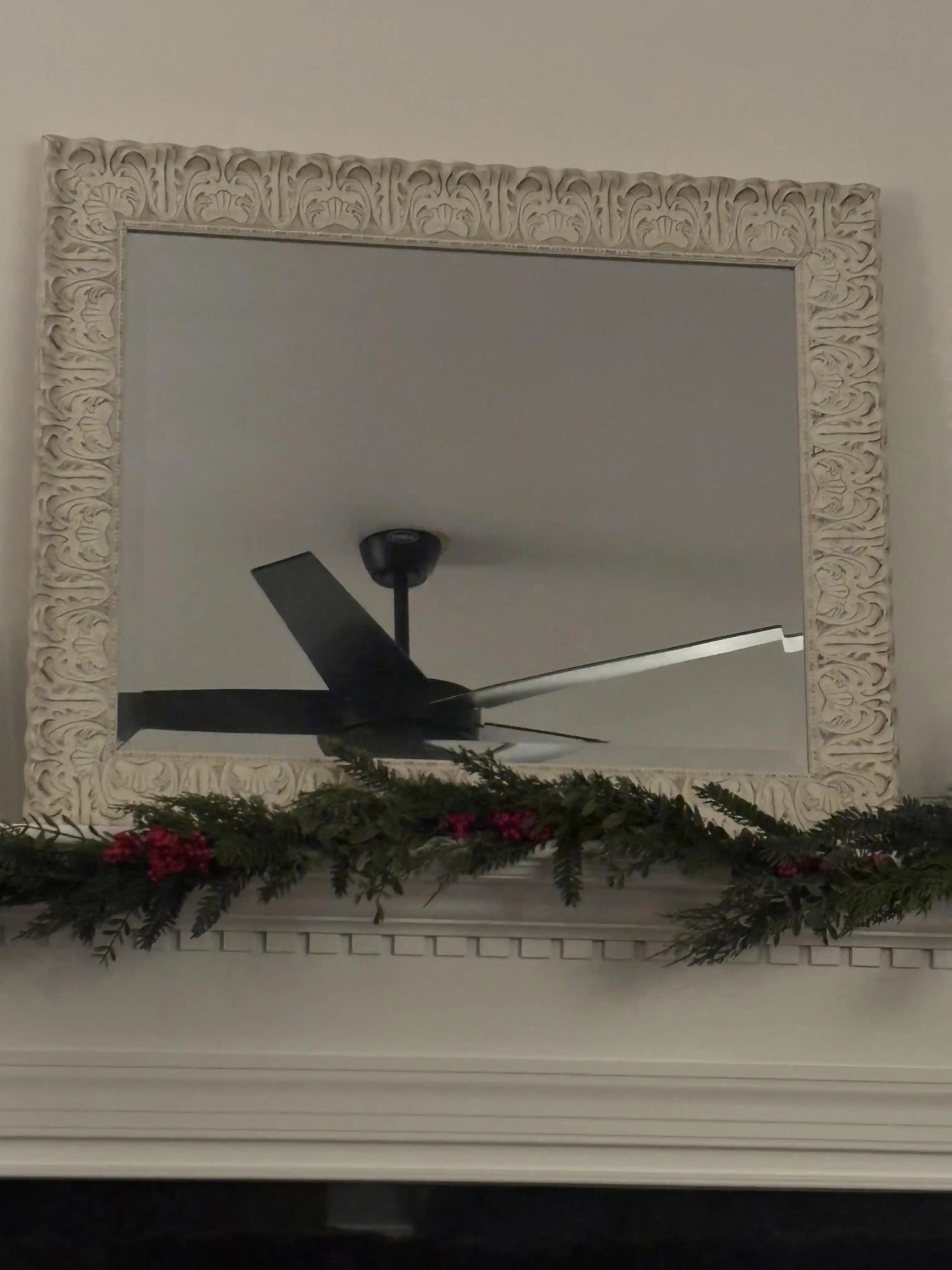 Beyaz Duvarlarda Ayna Çerçevesi Renk Seçimi ve Boyama Teknikleri