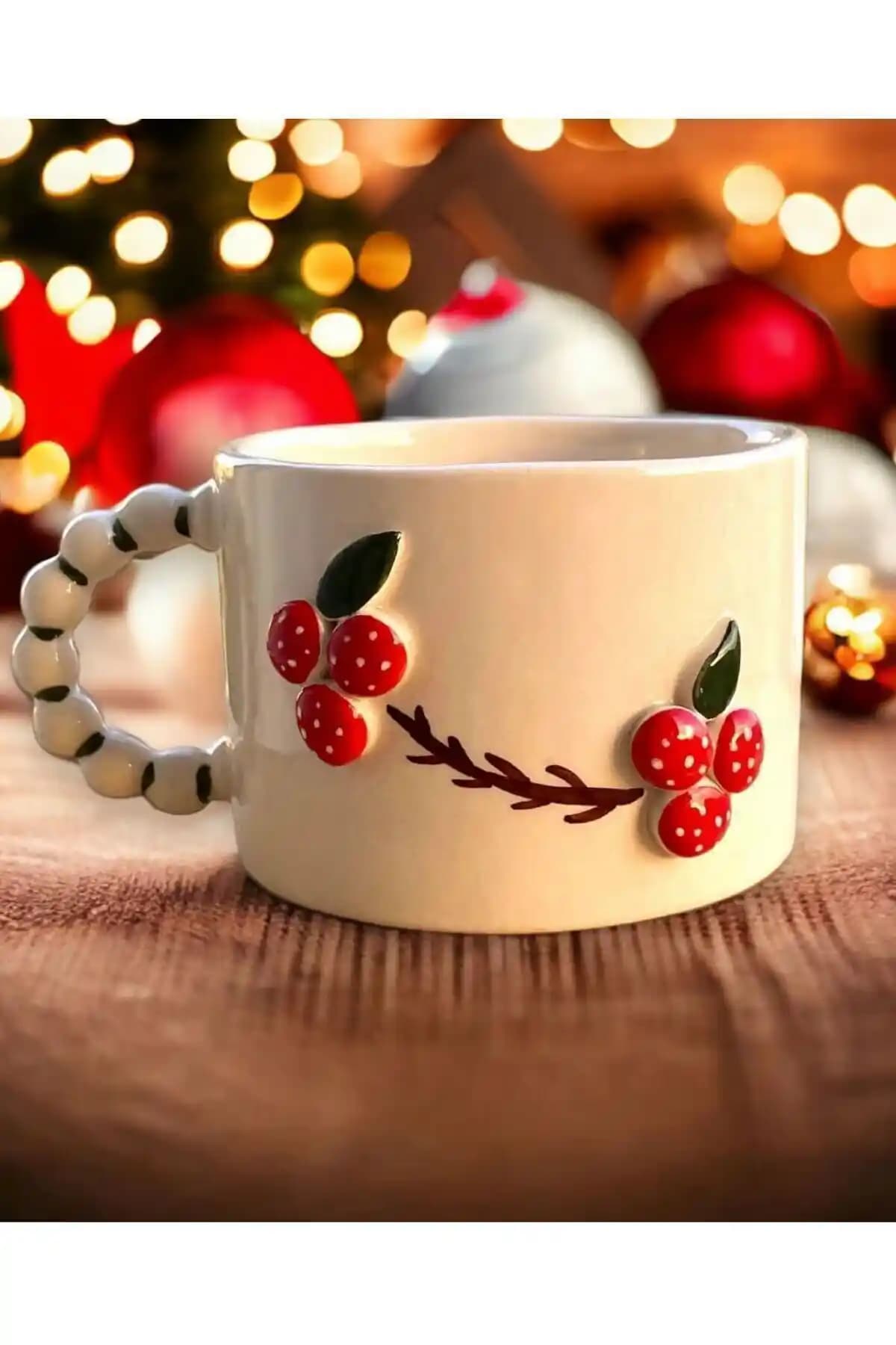 El Yapımı Seramik Kupa Yılbaşı Temasıyla Zarif ve Dayanıklı Tasarım