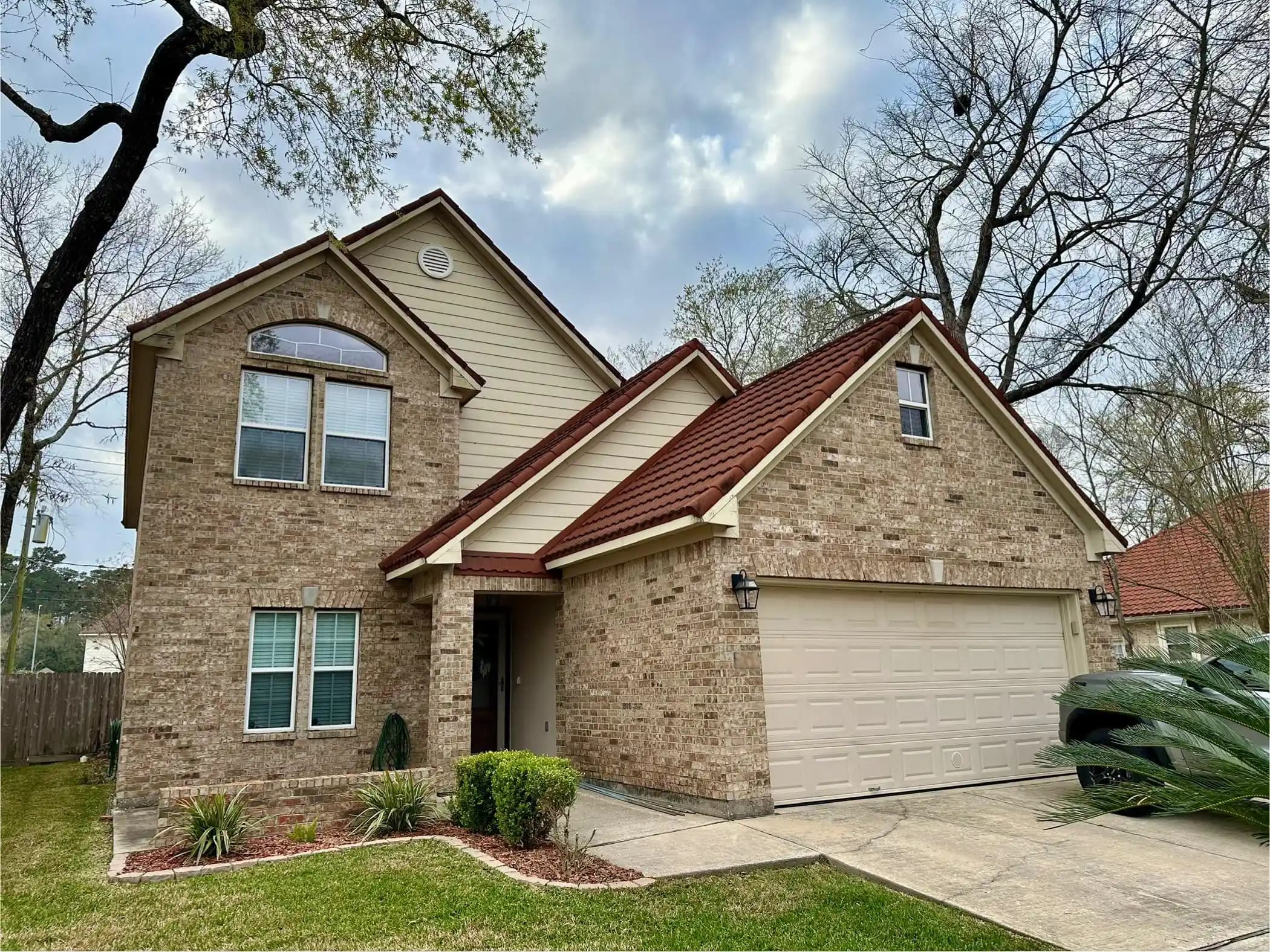 Ev Dış Cephe Boyama ve Renk Seçimi: Tuğla, Taş Yüzeyler ve Peyzaj Önerileri