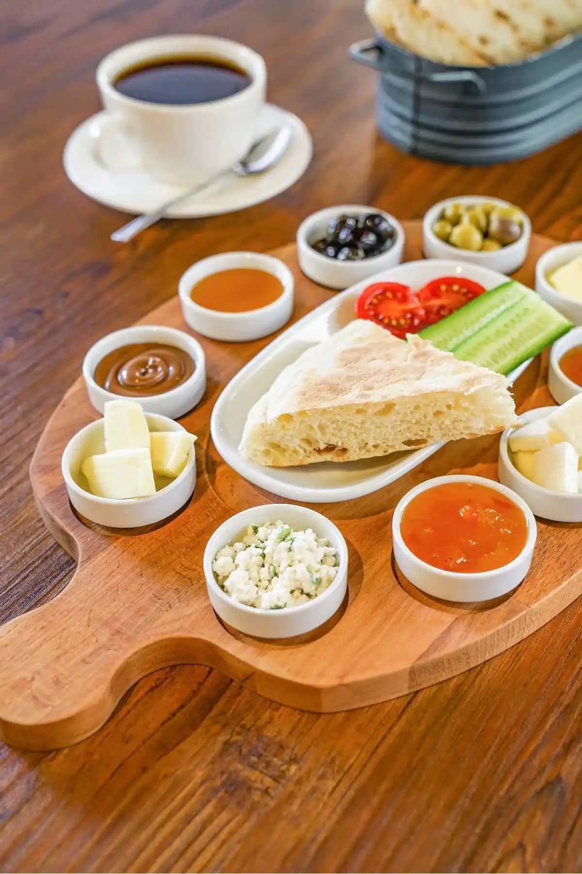 Genel Markalar Ahşap Gürgen Ağacı Kahvaltı Sunum Tabağı Estetik ve Fonksiyonellik İçin Ideal Bir Seçenek