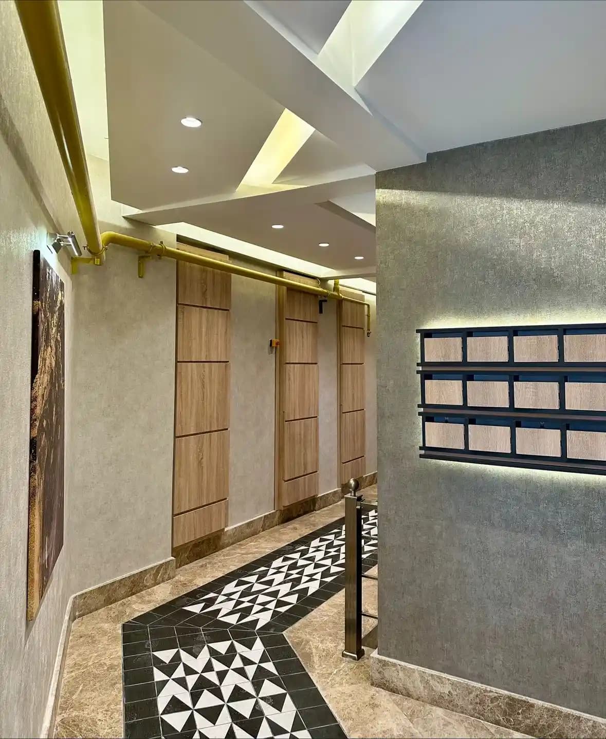 Giriş Alanlarında Osmanlı Üstü Sanat Seçimi ve Fonksiyonel Dekorasyon Düzenlemeleri