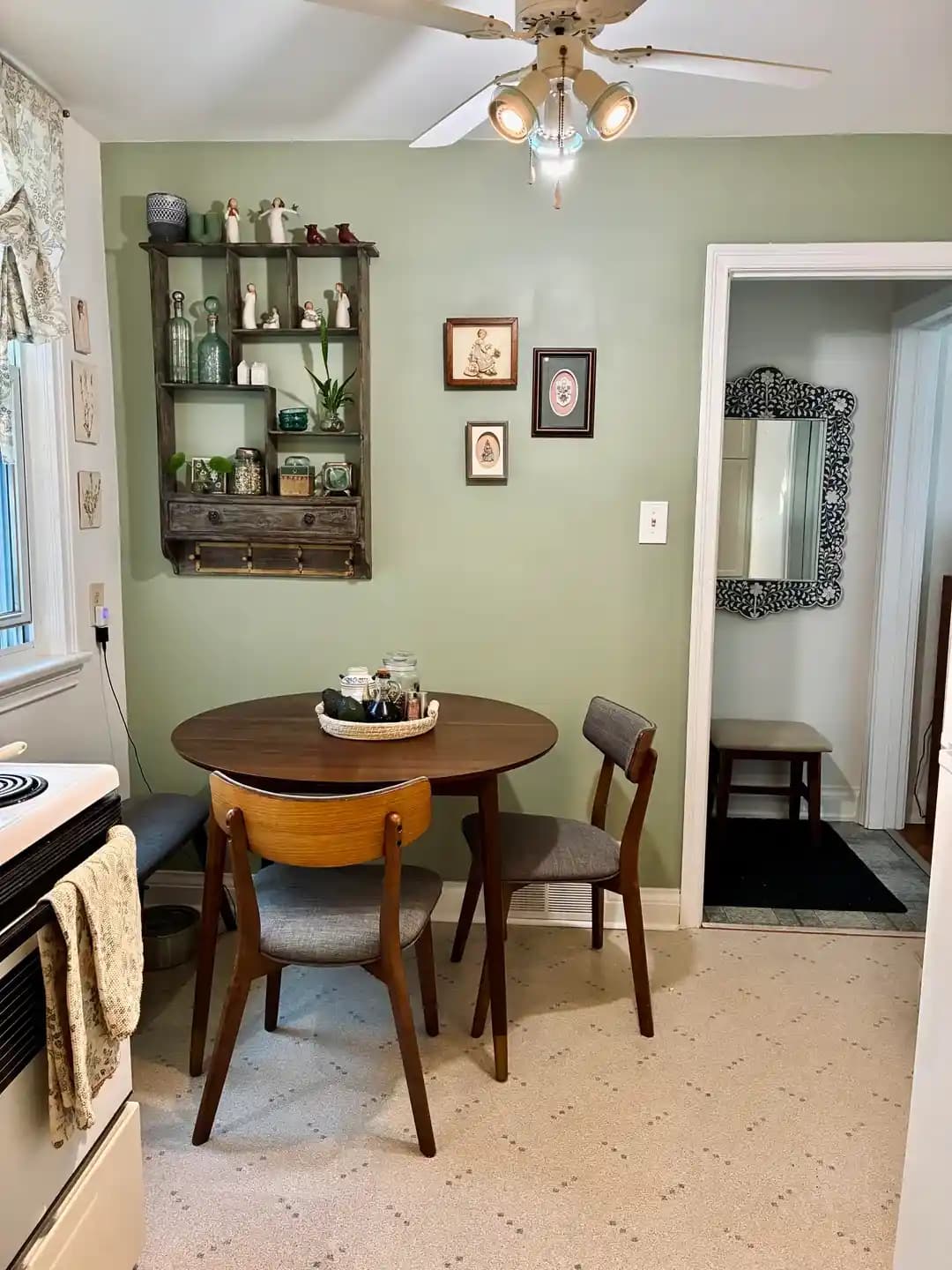 İç Mekanlarda Adaçayı Yeşili Duvarların Dekorasyonda Denge ve Stil Etkileri