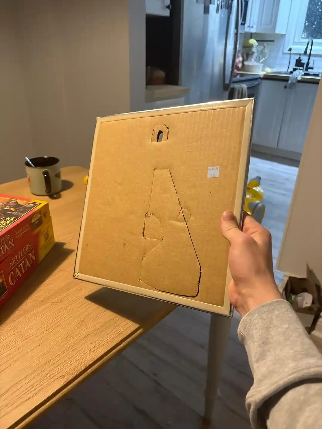 Karton Arkalı Aynaların Güvenli Asılması İçin Etkili Yöntemler ve Öneriler