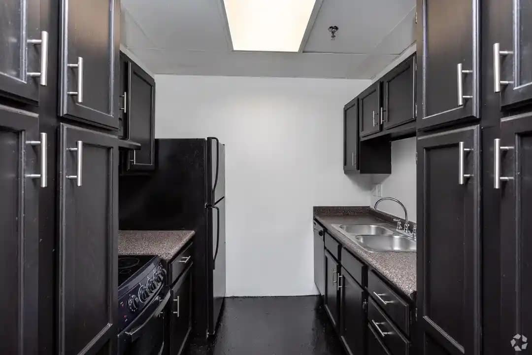 Kiralık Siyah Mutfaklarda Kiracı Dostu Dekorasyon ve Tasarım Önerileri