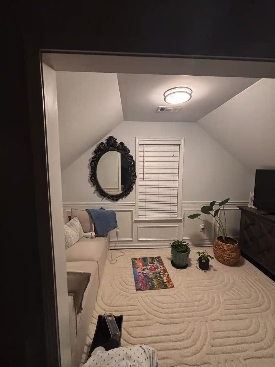 Küçük Yatak Odası Köşeleri İçin İşlevsel ve Estetik Dekorasyon Rehberi