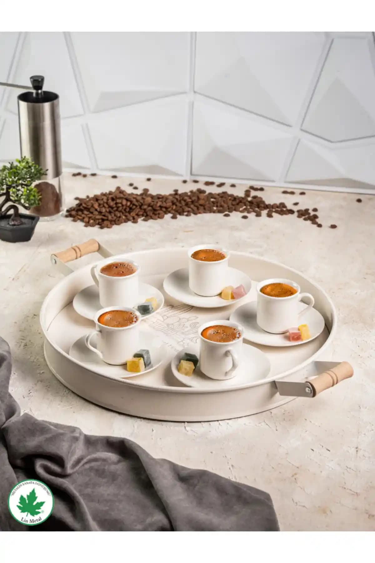 Lin Metal 37cm Ahşap Kulplu Krem Metal Tepsi Estetik ve Dayanıklı Servis Aracı