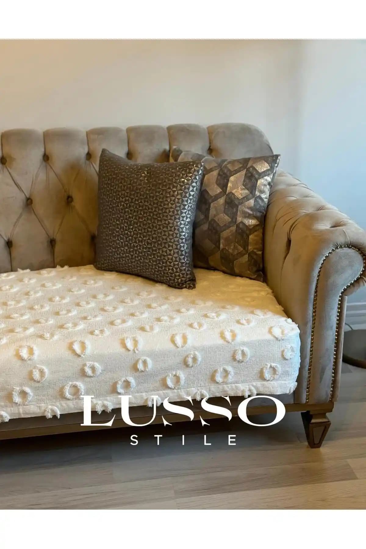 Lusso Stile Ekru Ponpon Koltuk Örtüsü 100x240 cm Modern ve Dayanıklı Tasarım