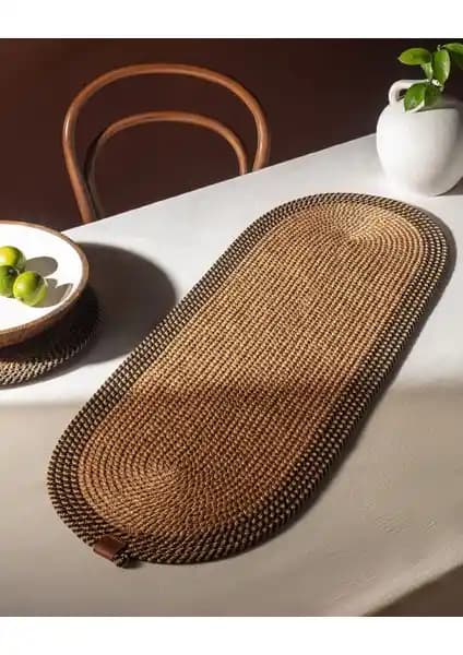 Madame Coco Alsace Masa Runner Doğal ve Siyah Renk Seçenekleriyle Şıklık Sunar