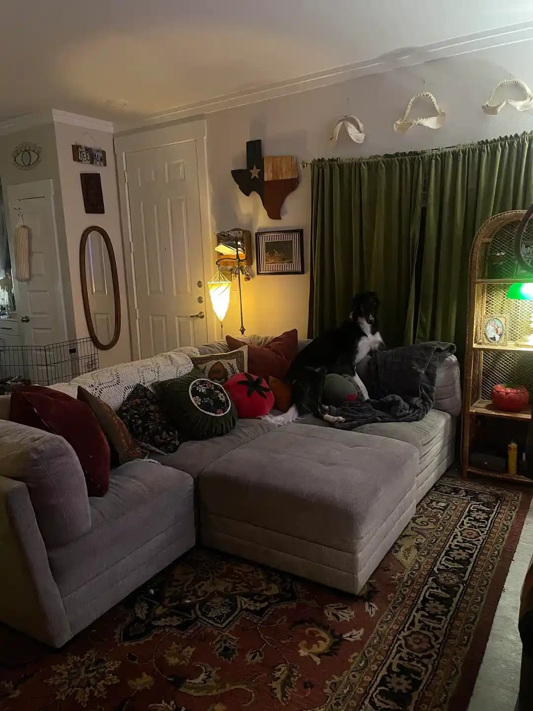 Oturma Odası Düzeninde Akış ve Estetik İyileştirme İçin Pratik Tasarım Önerileri