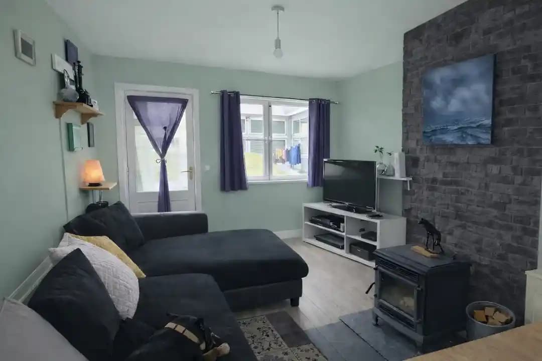 Oturma Odasında Yeşil ve Leylak Tonlarının Dekorasyona Etkileri ve Seçim Kriterleri