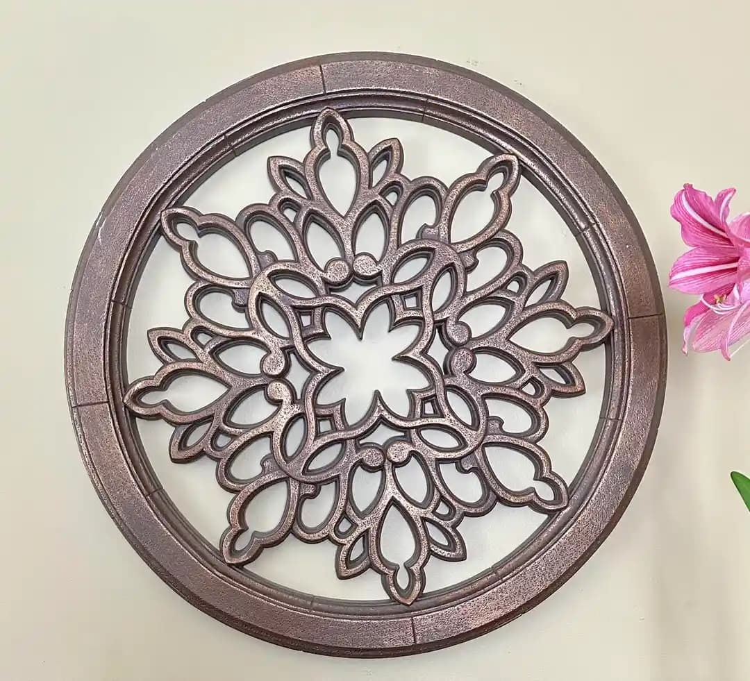 Plastik Medalyonların Dekorasyonda Modern Kullanımı ve Yerleştirme Teknikleri